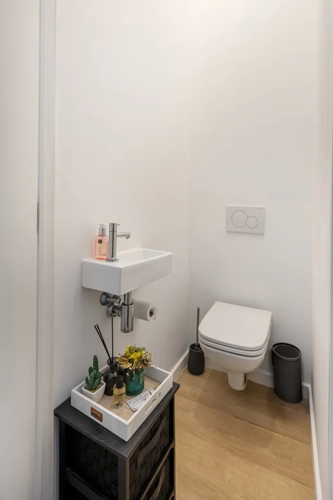 Vannitoad - Income Property with 5th Unit Potential in Kievitwijk, Antwerp
