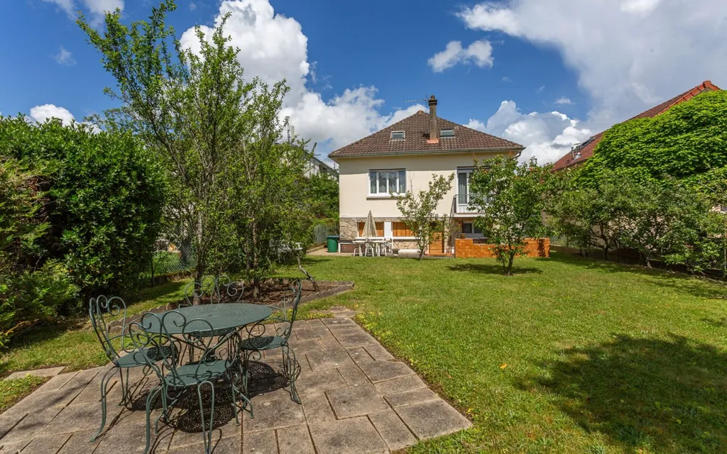 Jardin - Pavillon de 5 Chambres avec Jardin à Yerres