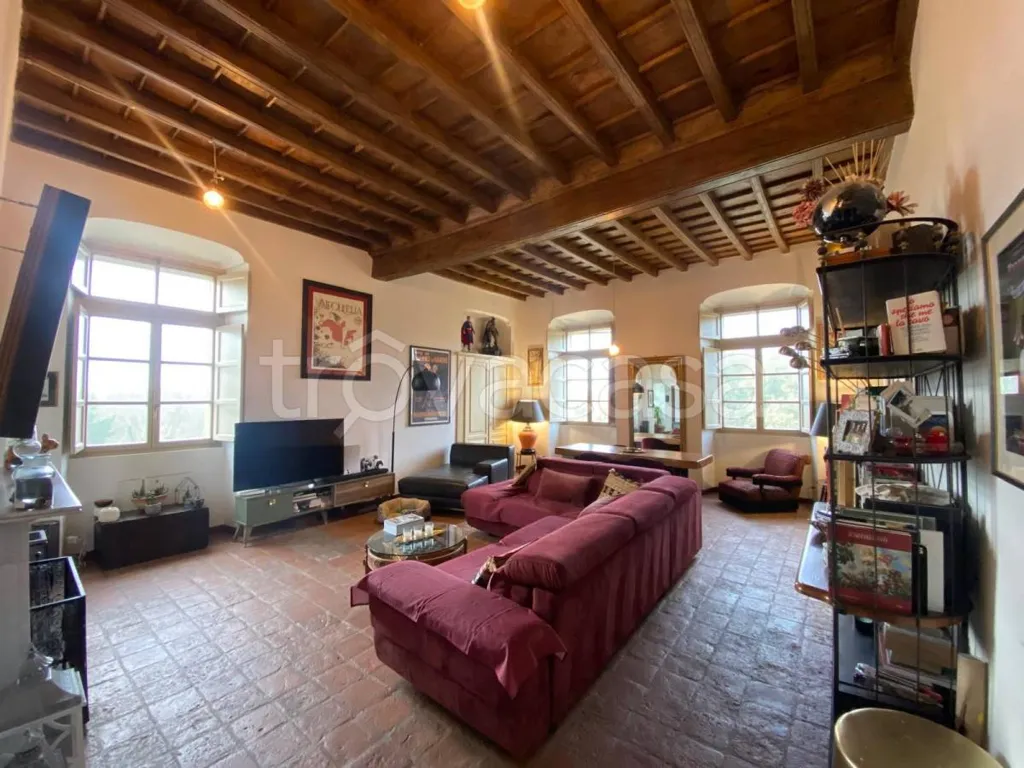 Living Room - Rustic Villa-Style Apartment with Garden in Moncalieri