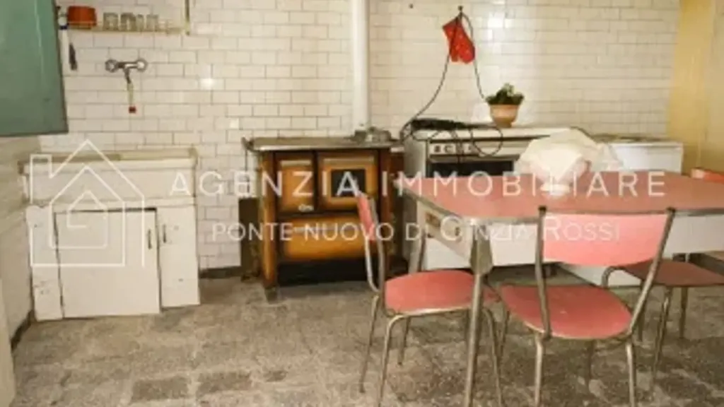 Kitchen - Rustic Property with Garden in Ravenna