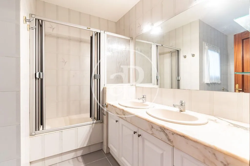 Salles de bain - Luxury Villa with Pool in Sabadell