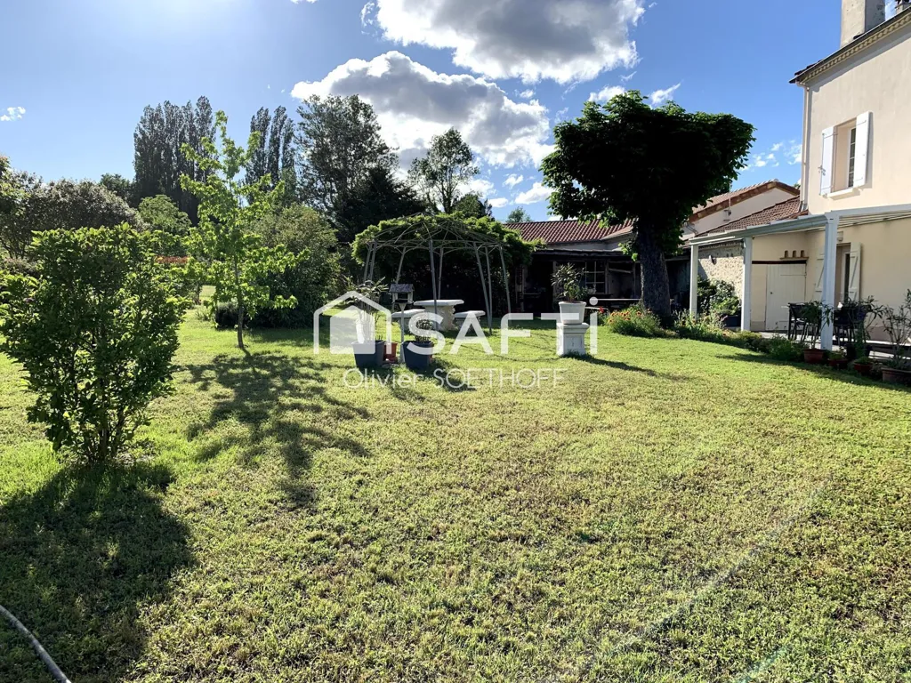 Jardin - Maison avec Piscine et Jardin à Barbaste