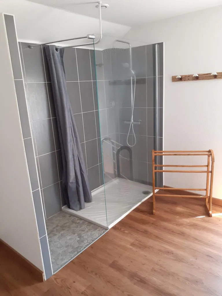 Vannitoad - Renovated House with Garden in Benais