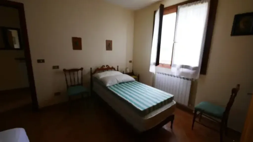 Chambres - Terraced Apartment with Garage in Serramazzoni