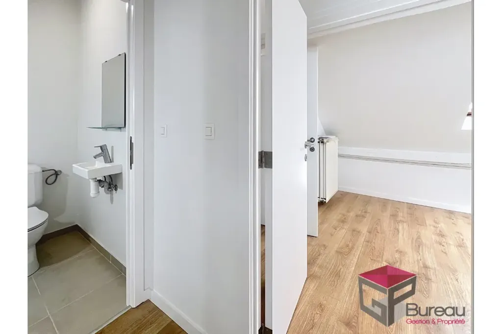 Salles de bain - Appartement Duplex avec Cuisine Super Équipée à Laeken