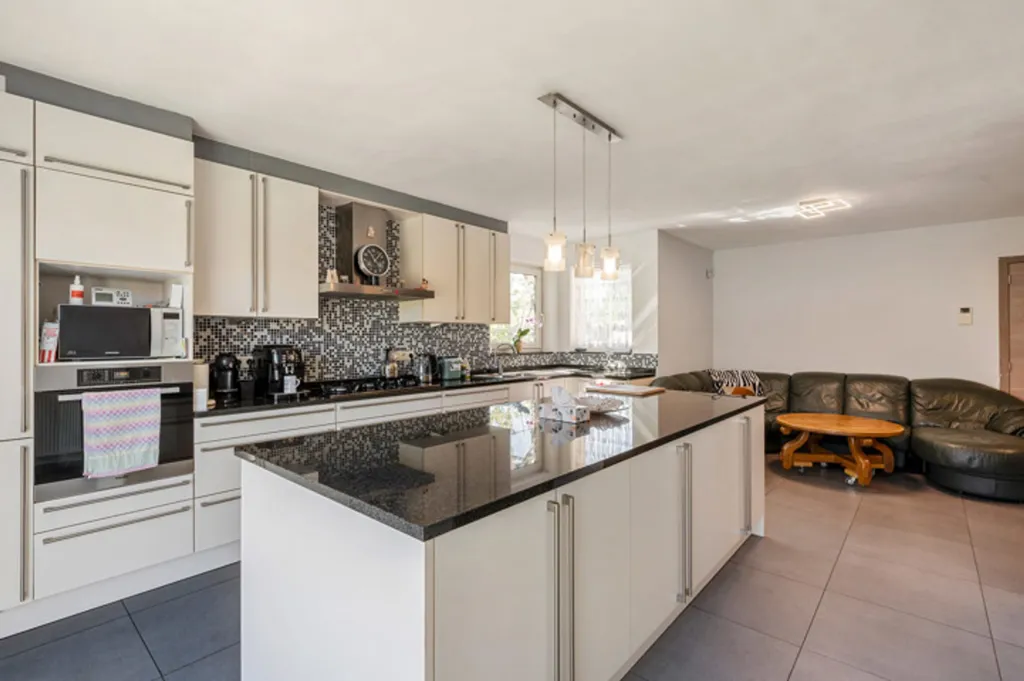 Köök - Spacious Apartment with Garden in Mol