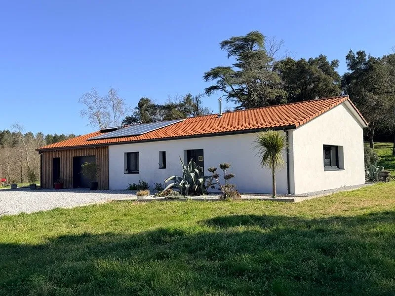 Exterior - Contemporary House with Pool and Spa in Escource