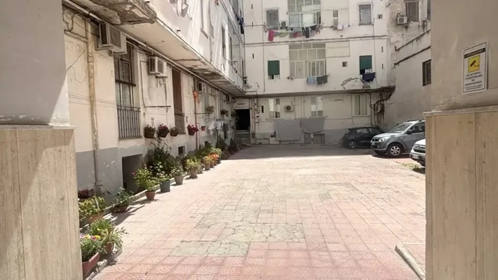 Aed - Studio Apartment in Central Calata Capodichino, Naples
