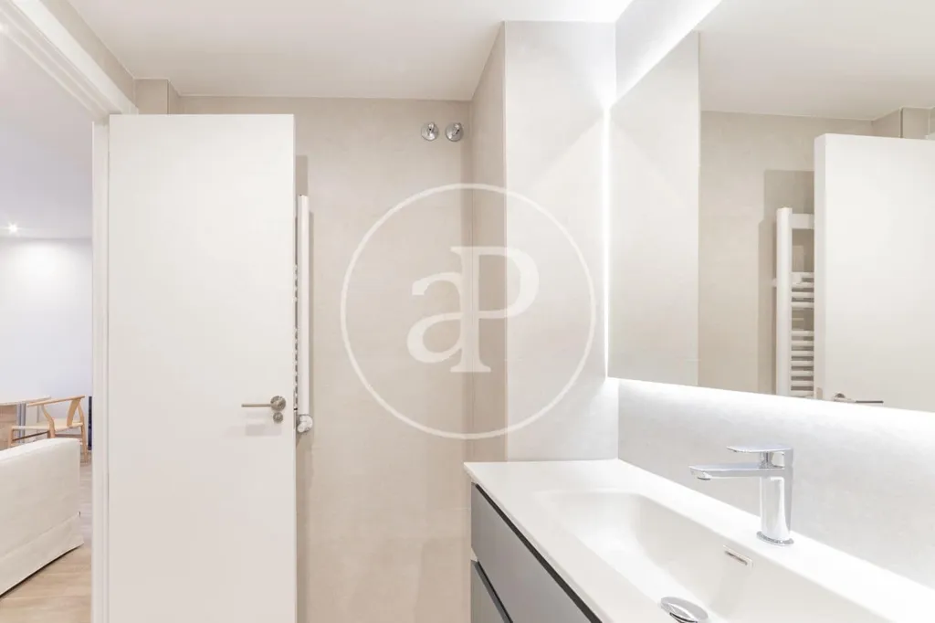 Vannitoad - Renovated Apartment with Balcony in Madrid