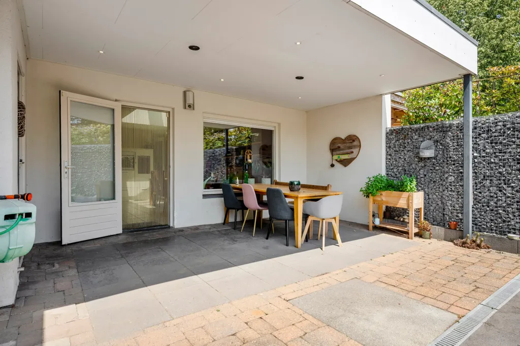 Terrass - Spacious House with Deep Garden in Born