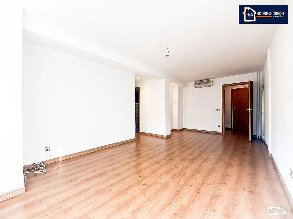 Elutuba - 2-Bedroom Flat with A/C in Valderas