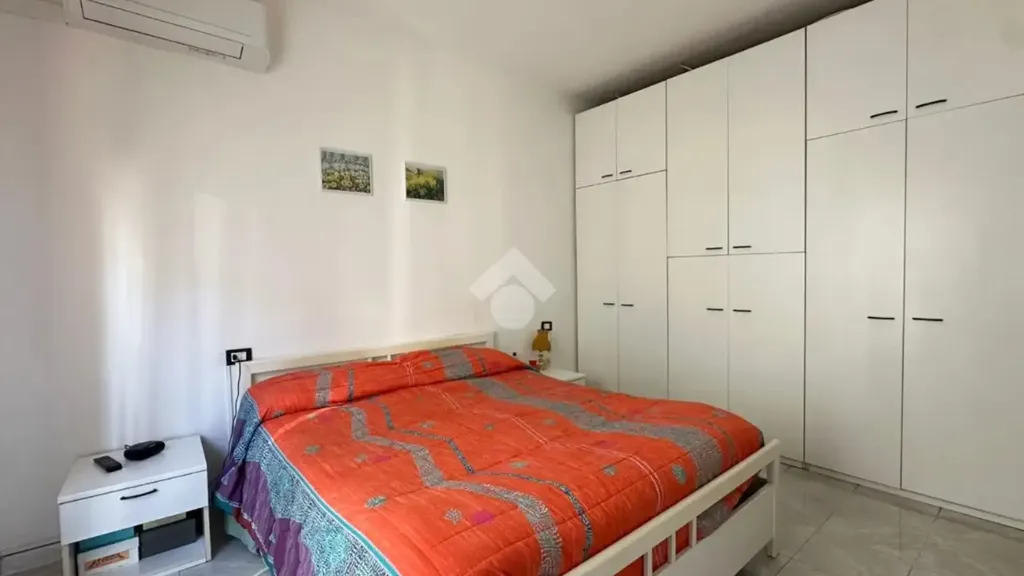 Chambres - Three-Level Apartment with Balcony in Vasto