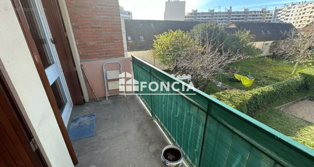Balcony - Type 2 Flat with Balcony in Roanne
