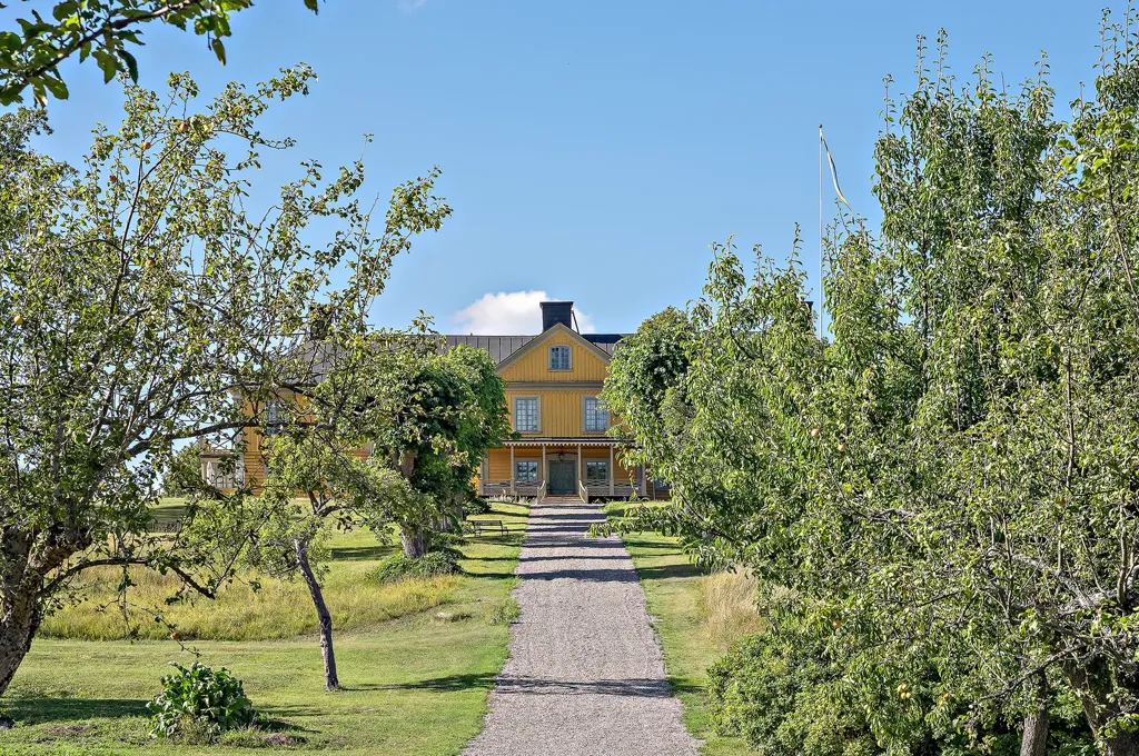 Aed - Plot with Development Potential in Boo Gård