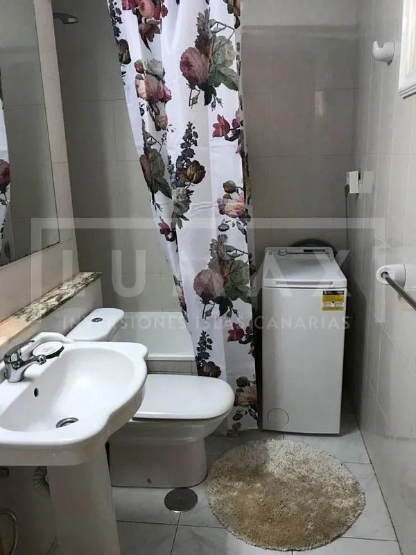 Bathrooms - Apartment with Pool in Playa de Las Américas