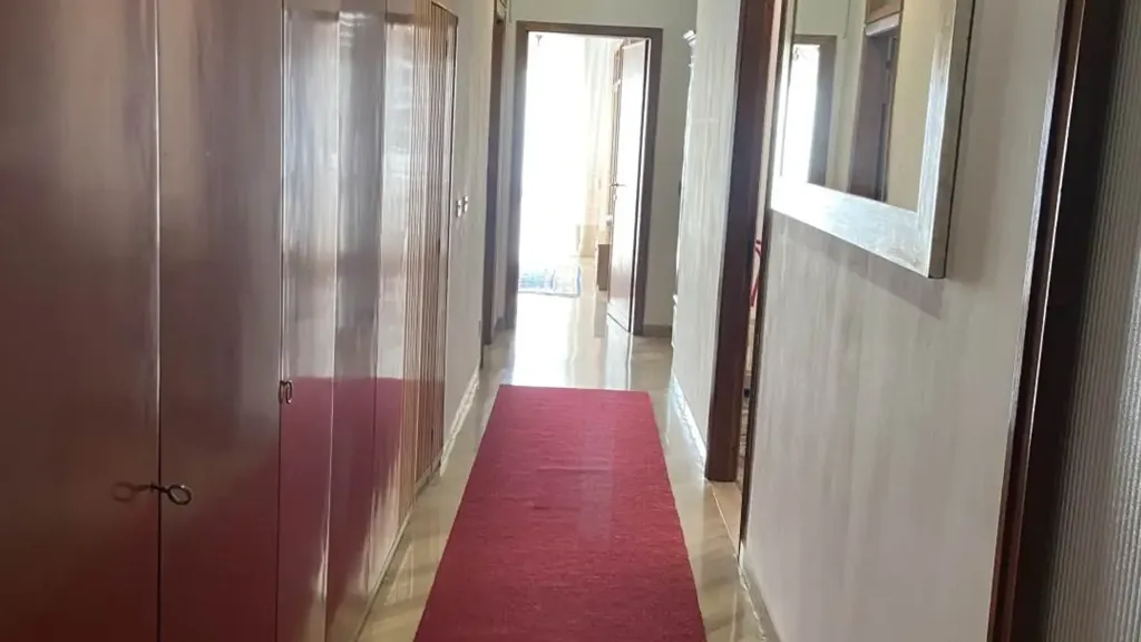 Entrée - Noble Staircase-Linked Apartments in Florence