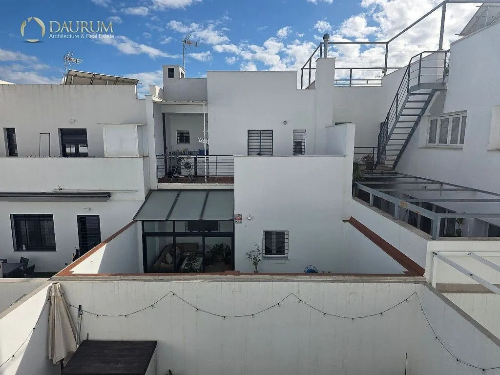Terrasse - Semi-new Terraced House with Pool in La Rinconada