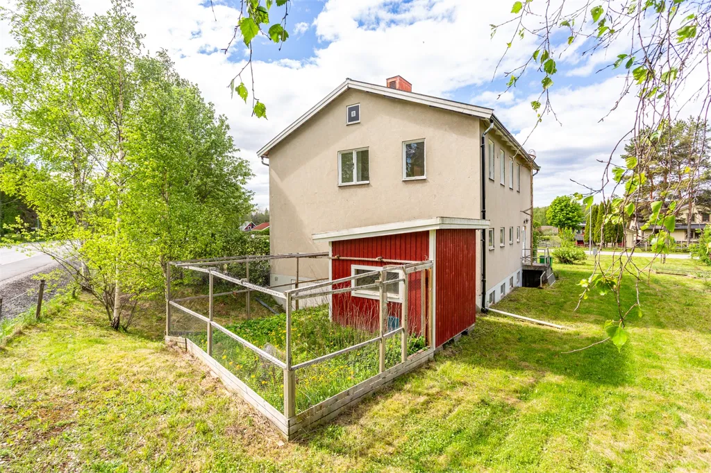 Aed - 2-Storey Villa with Workshop in 795000 SEK