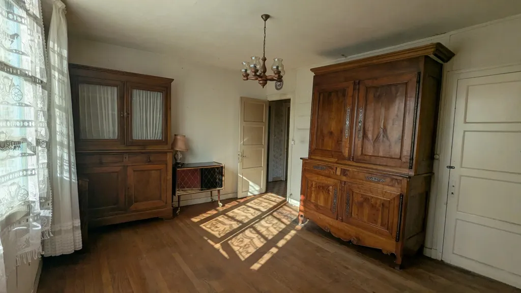 Chambres - Ensemble de 2 Maisons à Rénover dans un Environnement Verdoyant