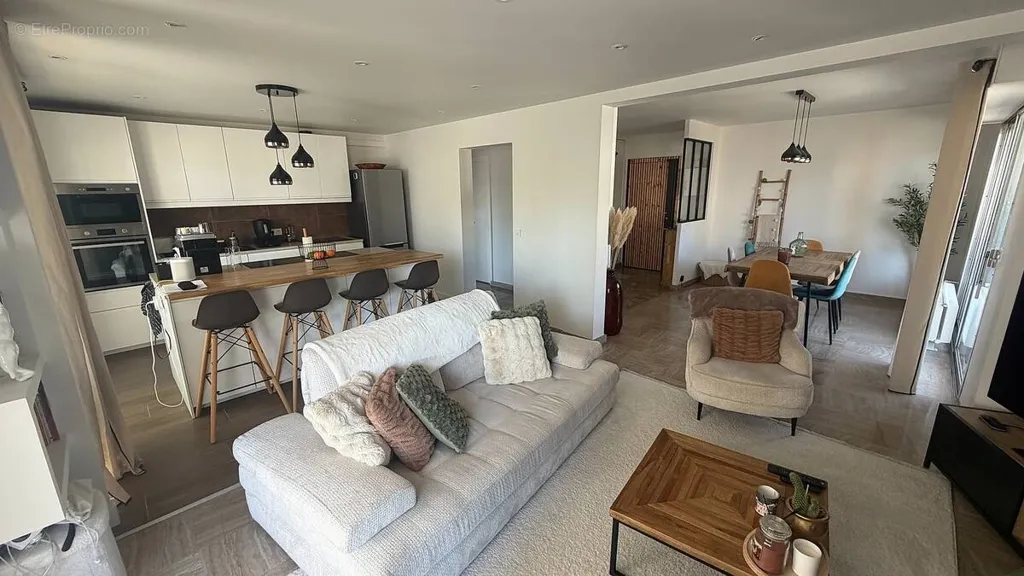 Elutuba - Apartment with Balcony in Annemasse