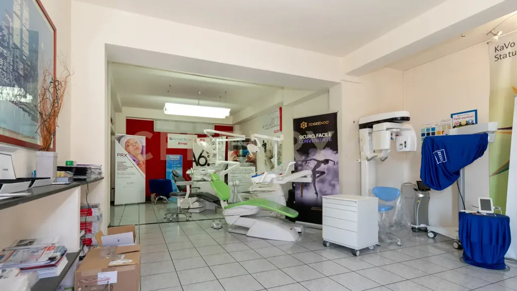 Entrée - Office with Terrace in Tremestieri Etneo
