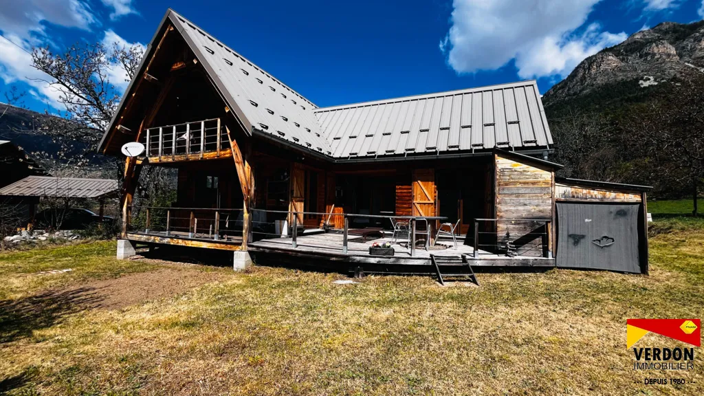 Extérieur - Chalet Récemment Construit avec Terrasse à Beauvezer