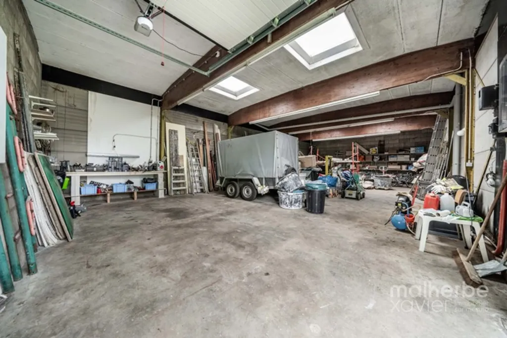 Garage - Ensemble Immobilier Rénové avec Habitation et Garages à Elsenborn