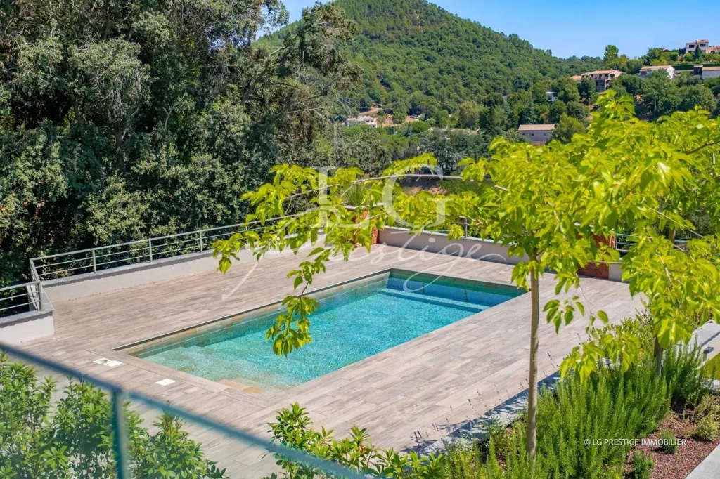 Pool - Contemporary Residence with Pool in Esterel