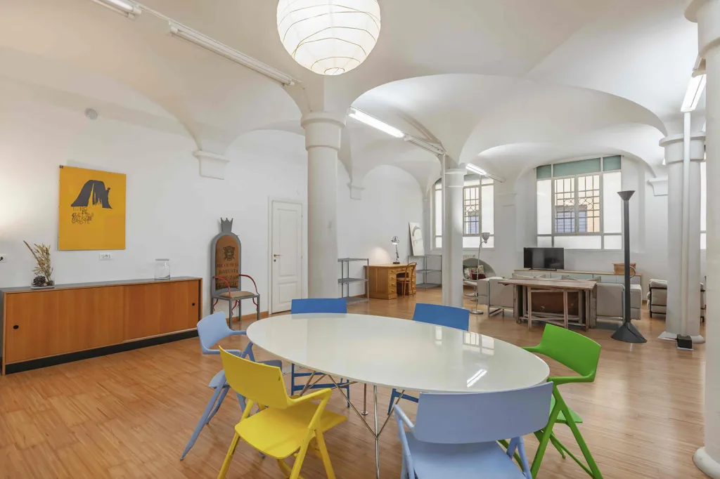 Salle à manger - Open-Plan Loft with Short-Term Rental in Bologna