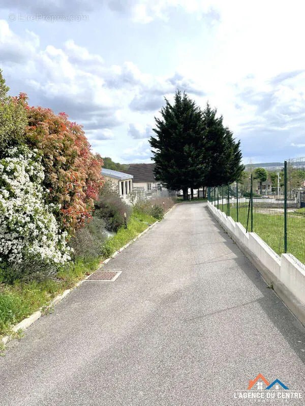 Välivaade - Mixed-Use Property with Garden in Guitrancourt