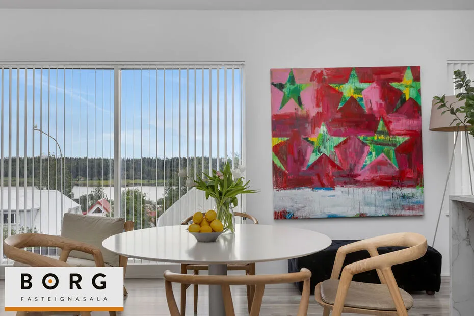 Salle à manger - Penthouse with Large Balcony in Kópavogur