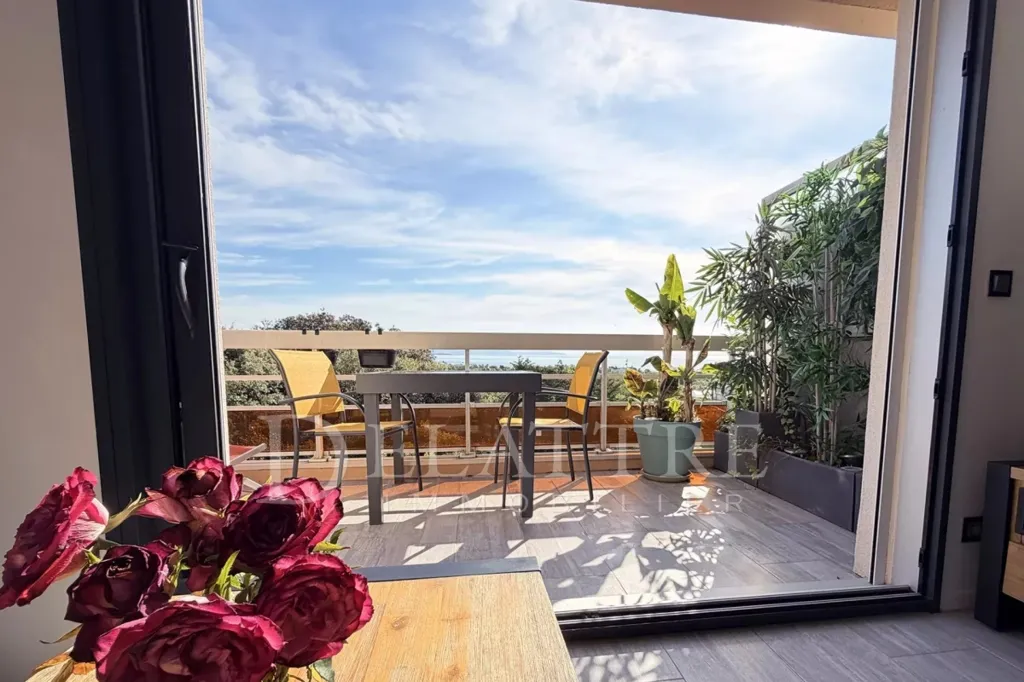 Balcon - Appartement en Dernier Étage avec Vue Mer à Antibes