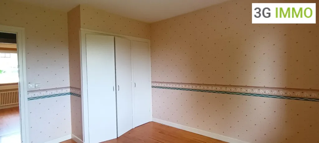 Bedrooms - 1970s House with Garage near Lyon
