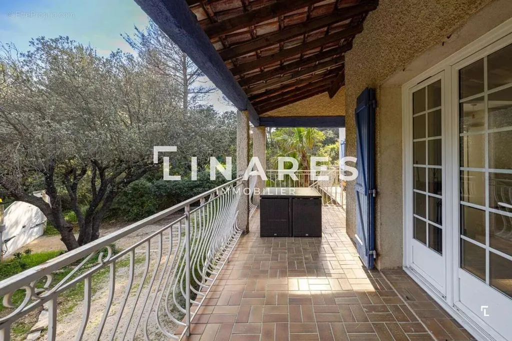 Terrass - Chic Villa with Pool in Aubagne