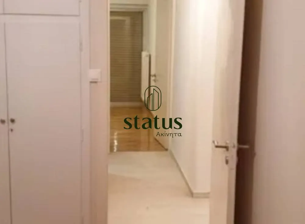 Esik - Renovated Apartment with Balcony in Patras