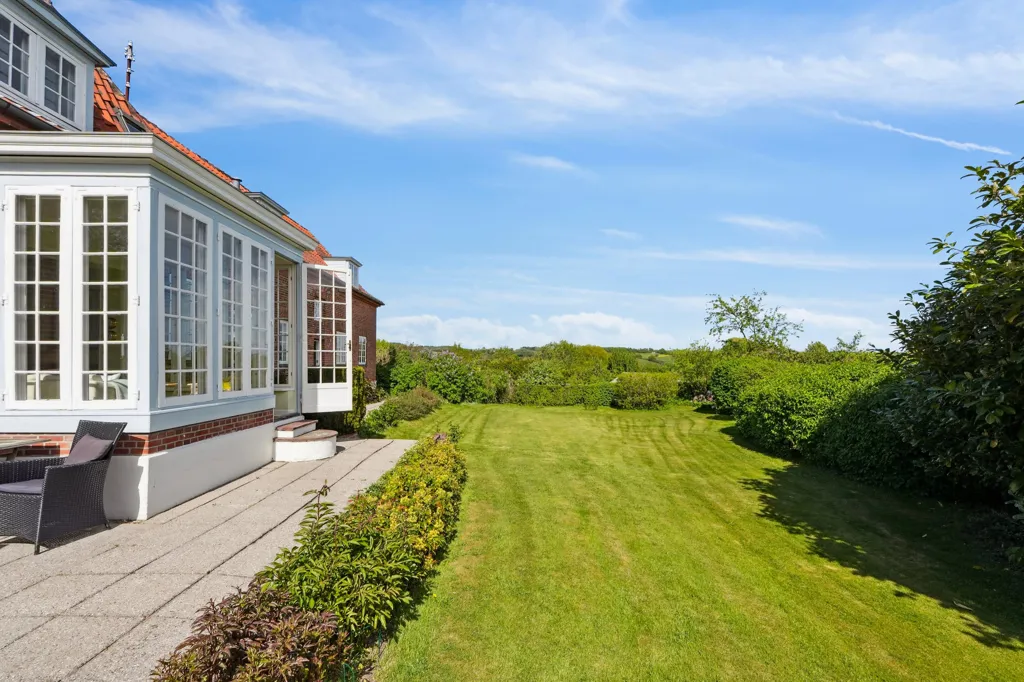 Aed - 1927 Villa with Exceptional Light in Klostergade