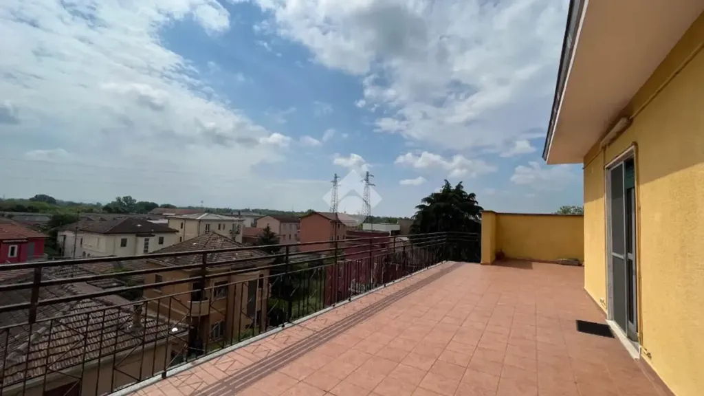 Balcon - Trilocale with Terrace in Pavia