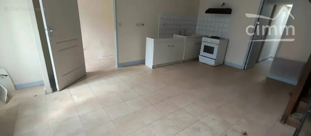 Cuisine - Maison avec Terrasse dans un Environnement Calme à Épuisay