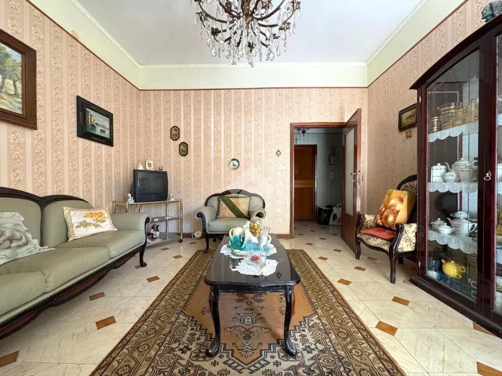 Séjour - 4-Room Apartment with Balcony in Sassari