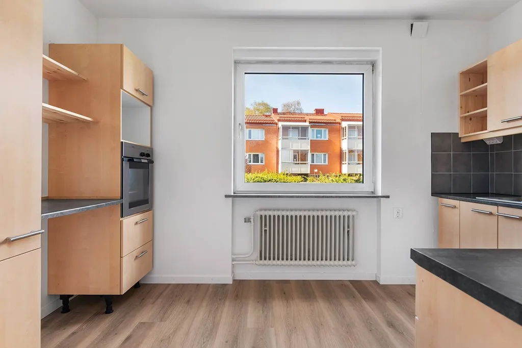 Cuisine - Multi-Unit Property with Parking in Skurup