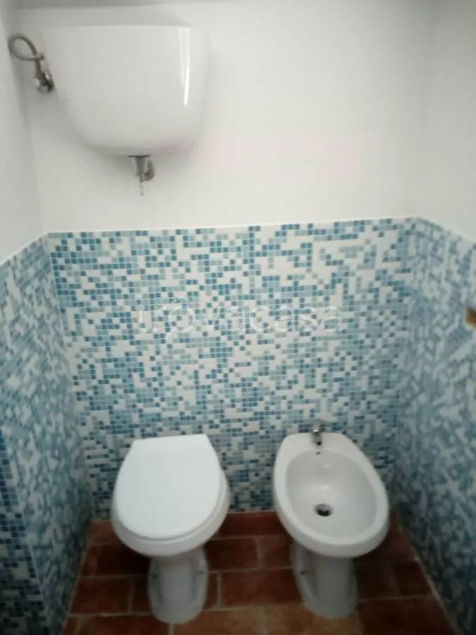 Salles de bain - Restored Stone Cottage with Lake View in Magione