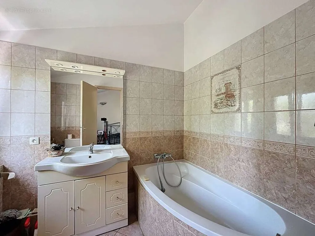 Salles de bain - Maison 5 pièces à Boissy-Saint-Leger