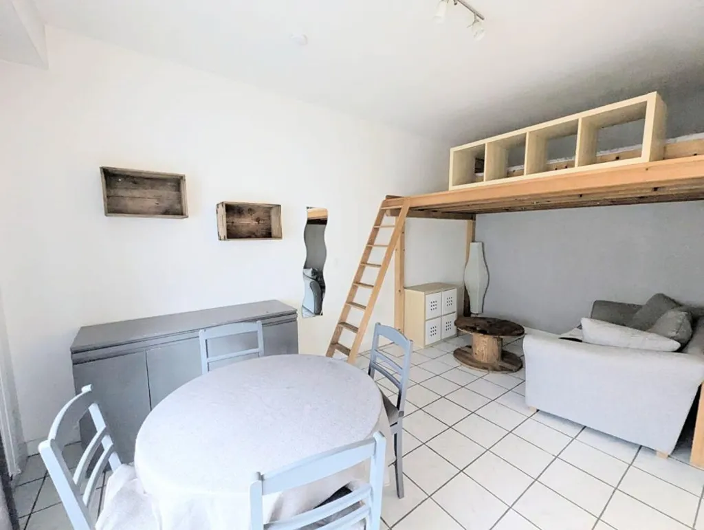 Séjour - Studio au Calme avec Cuisine Américaine à Cachan