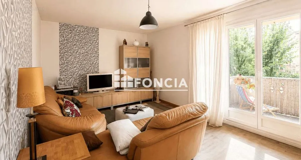 Séjour - Appartement T2 avec Balcon près de la Gare de Lozanne