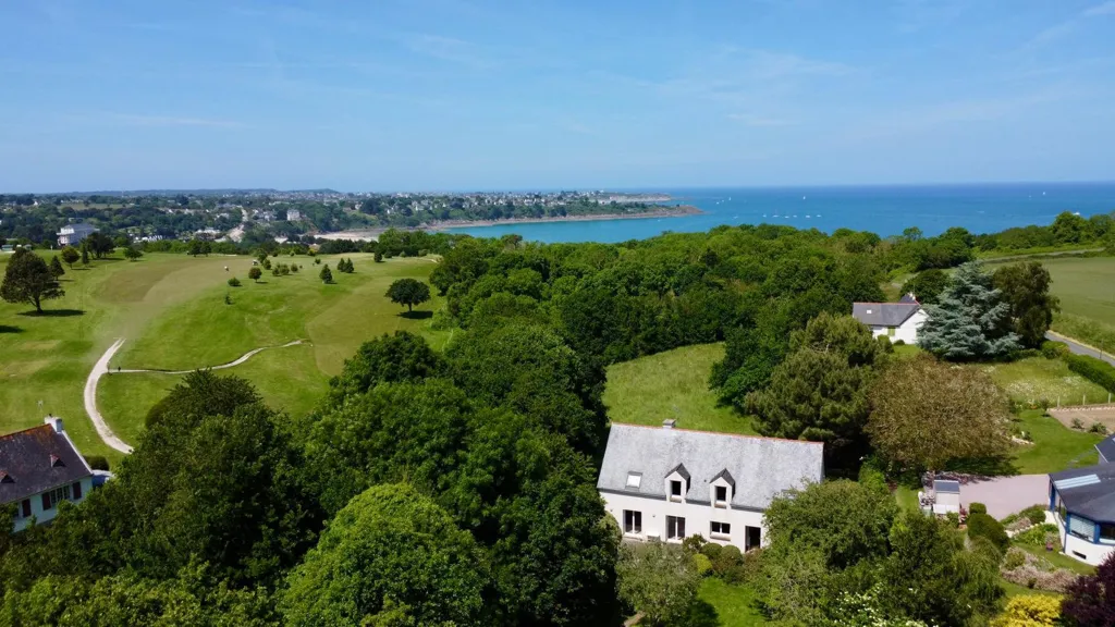 Vue aérienne - Maison contemporaine avec terrasse au sud à Saint-Cast-le-Guildo