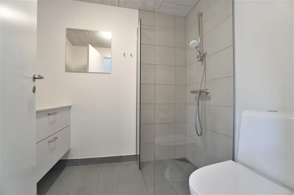 Salles de bain - 2-Bedroom Apartment with Balcony in Tranbjerg