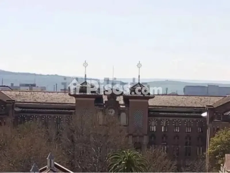 City Centre Apartment with Balcony
