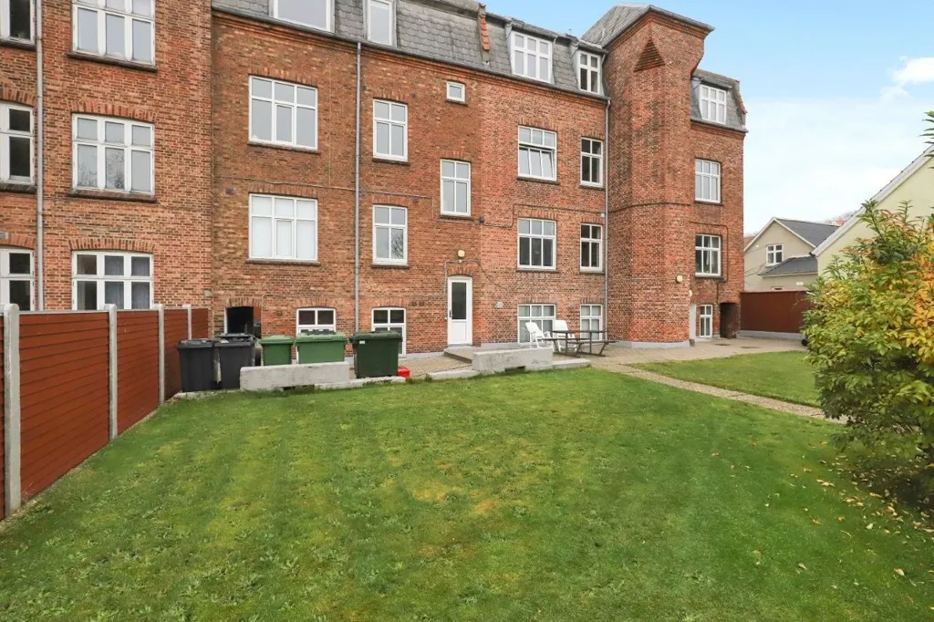 Jardin - Apartment with Dishwasher in Quiet Street