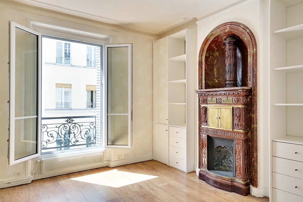 Living Room - 3-Bedroom Parisian Flat with South-West View