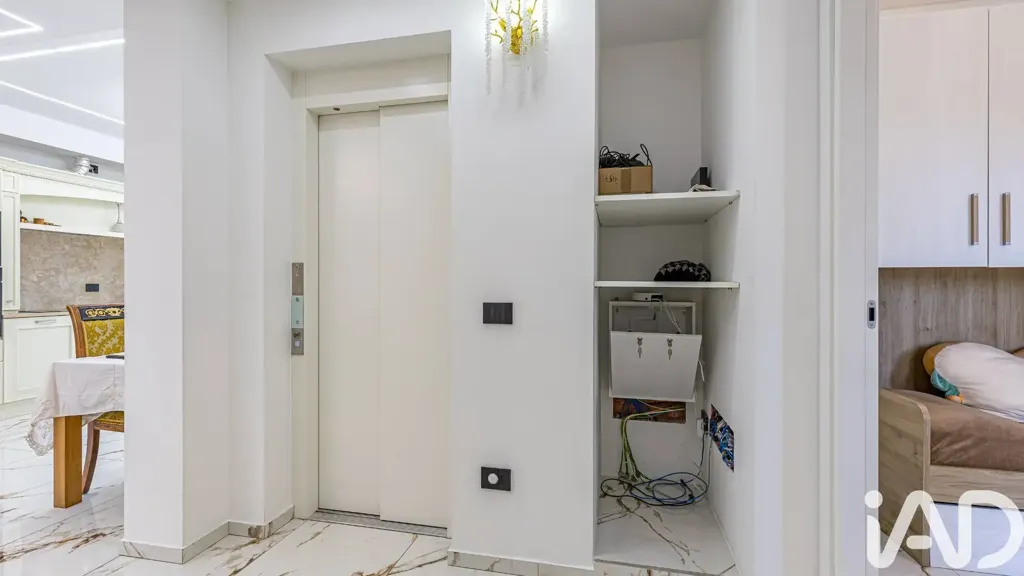Entrée - Luxury Penthouse with Terraces in Cantù